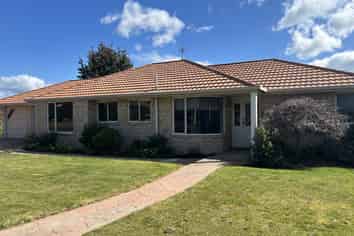 17 Maple Crescent, Richmond