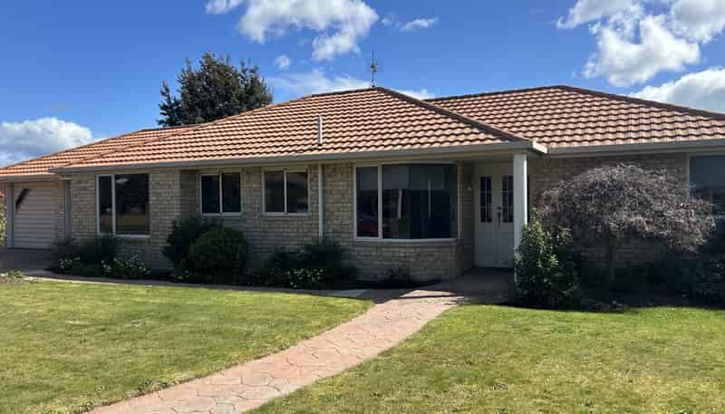 17 Maple Crescent, Richmond