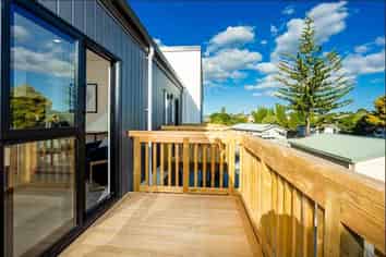 2/13 Normandy Place, Henderson