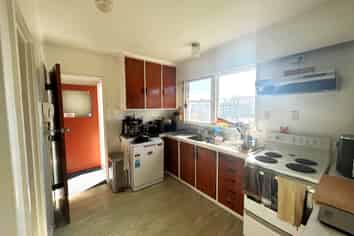 24 Clarence Cox Crescent, Pirimai