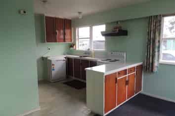 24 Clarence Cox Crescent, Pirimai