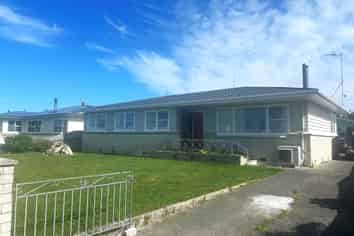 24 Clarence Cox Crescent, Pirimai