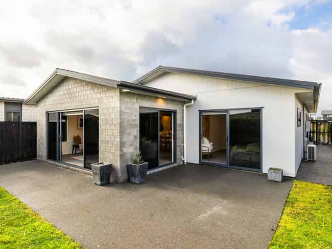 6 Capper Crescent, Chartwell