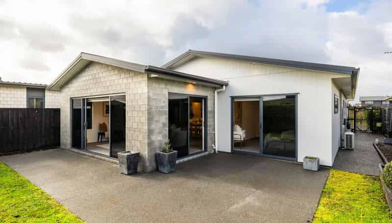 6 Capper Crescent, Chartwell