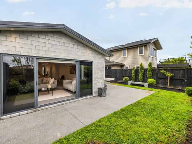 6 Capper Crescent, Chartwell