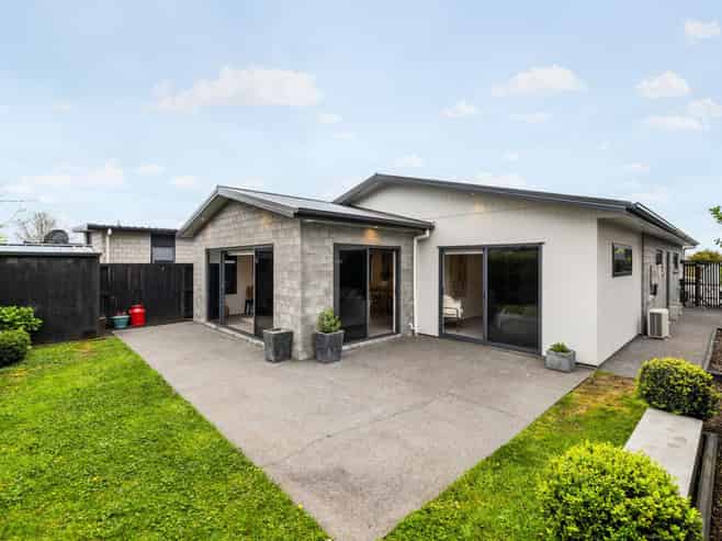 6 Capper Crescent, Chartwell