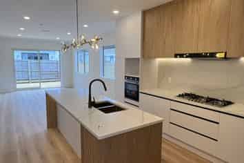 82 Castlebane  Drive, Flat Bush