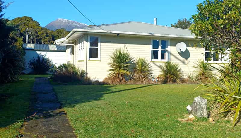 10 Muturimu Road, Haast