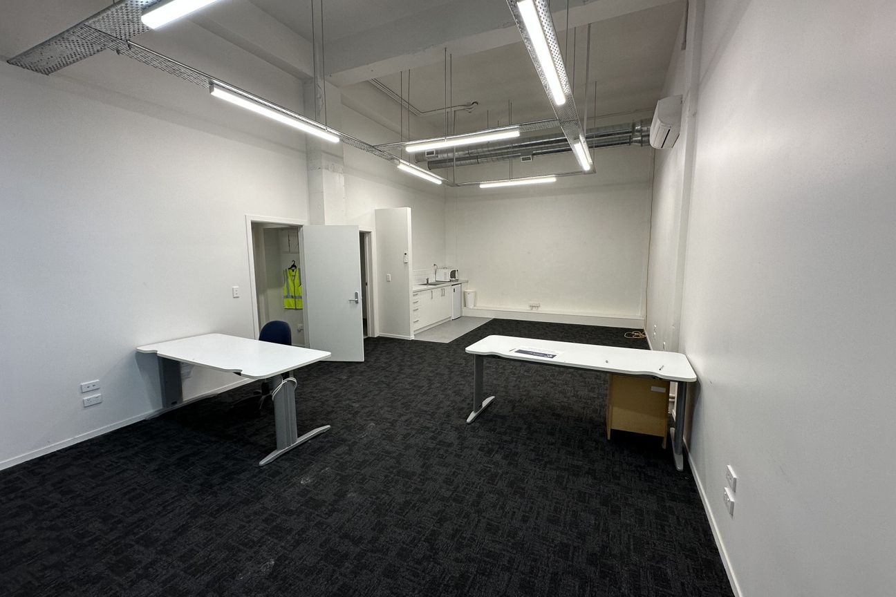 Compact office/retail in Willis House - Изглед 4