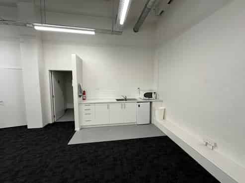 Compact office/retail in Willis House