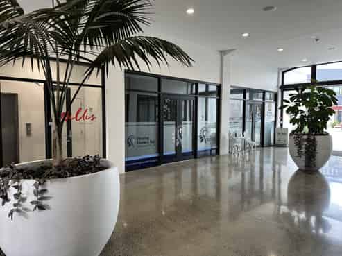 Compact office/retail in Willis House