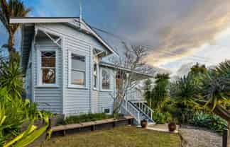 18 Springfield Road, Western Springs