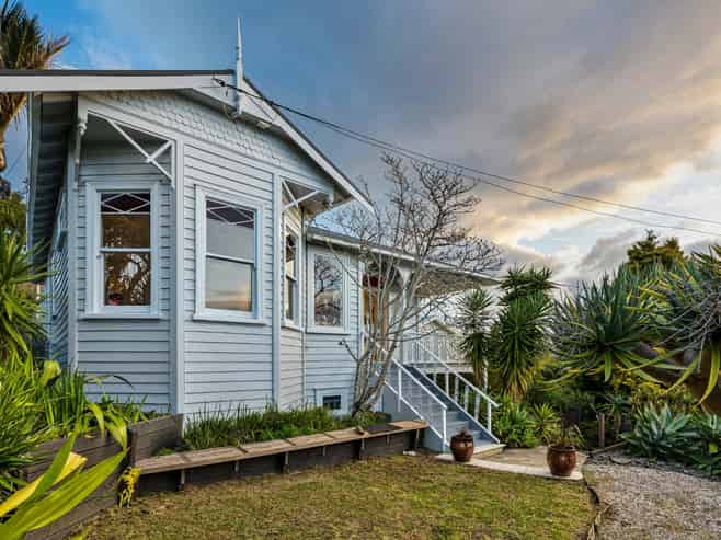18 Springfield Road, Western Springs