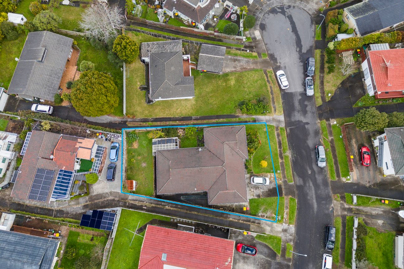 Freehold Land, Develop & Walk to Macleans! - Vista 2