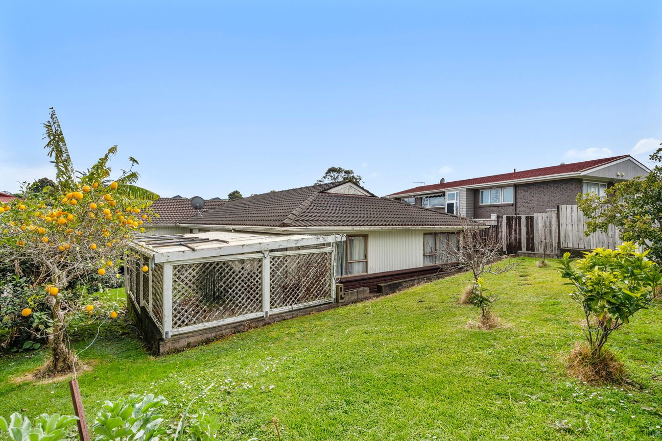 Freehold Land, Develop & Walk to Macleans! - Vista 4
