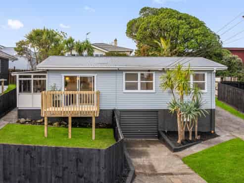 6 Kingsway Avenue, Sandringham