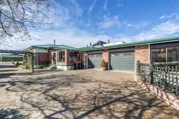 442 Queens Drive, WINDSOR