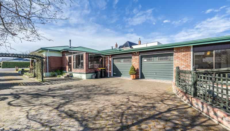 442 Queens Drive, WINDSOR