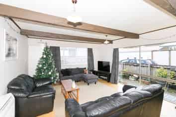 18 Saxbys Road, Glenview