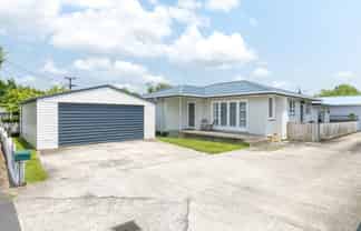18 Saxbys Road, Glenview