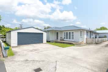 18 Saxbys Road, Glenview