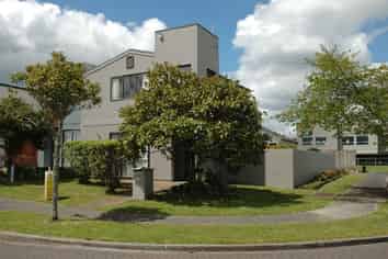 18 Faldo Drive, Golflands