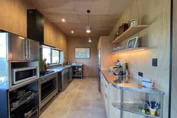 16  Burrell Road Extension, Oneroa