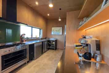 16  Burrell Road Extension, Oneroa