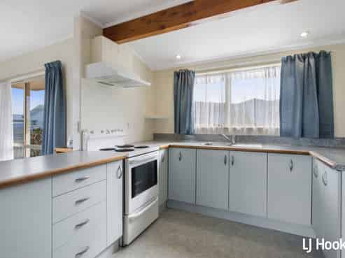 12 Carrick Robertson Place, Waihi