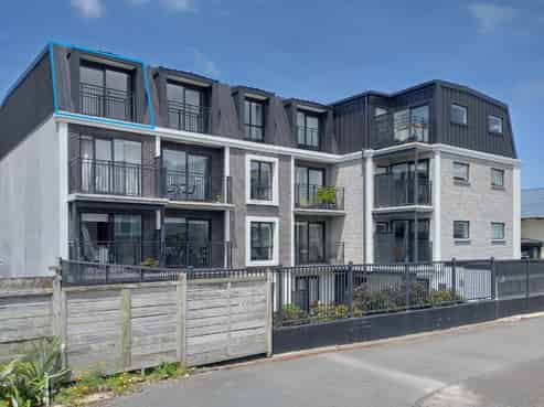 404/2 Colombo Street, Newtown