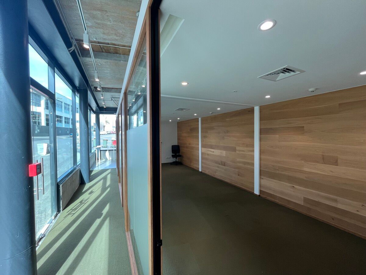 Premium Office / Showroom Combo - Mehr