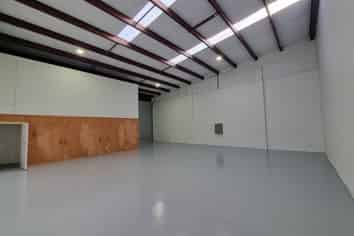 FULLY REFURBISHED INDUSTRIAL UNIT IN ELLERSLIE
