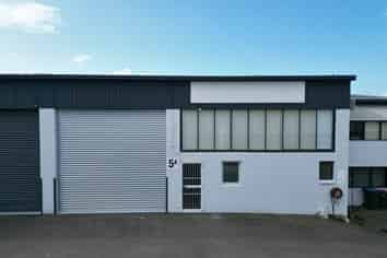 FULLY REFURBISHED INDUSTRIAL UNIT IN ELLERSLIE
