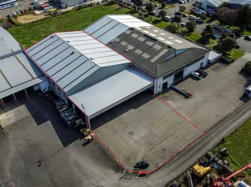 High stud warehouse with yard and canopy