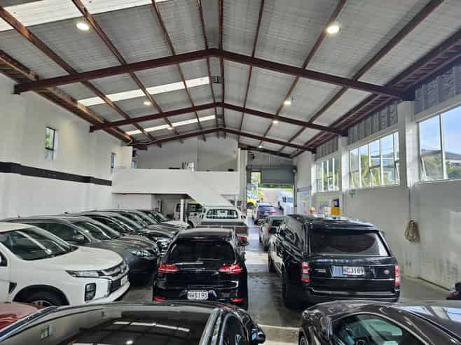 TIDY, FUNCTIONAL WAIRAU INDUSTRIAL
