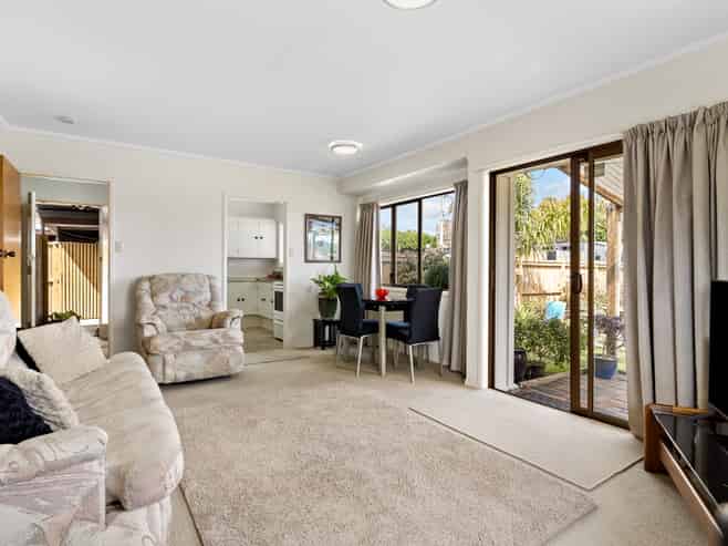 1/151 Verbena Road, Birkdale