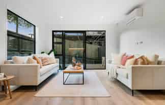 9 Pharlap Drive, Albany