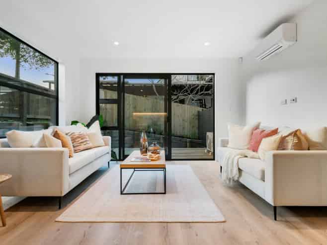 9 Pharlap Drive, Albany