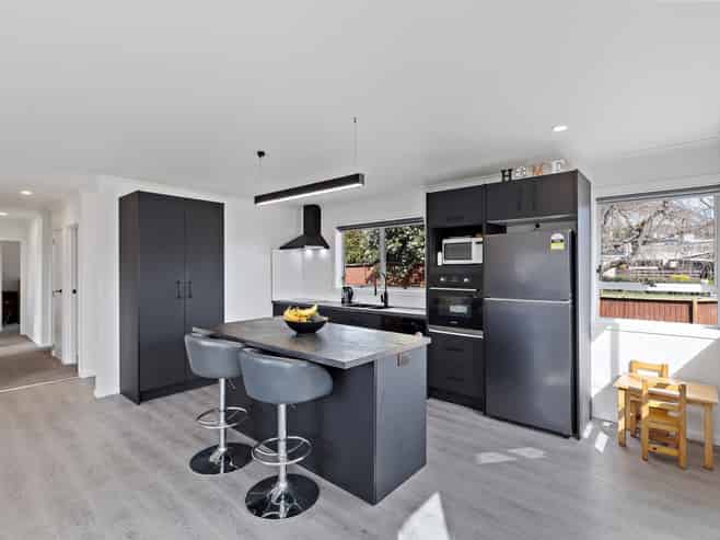11A Knightsbridge Place, Dinsdale