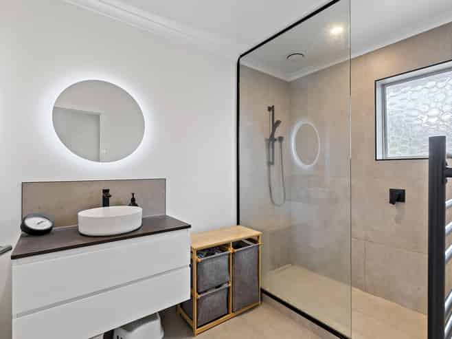 11A Knightsbridge Place, Dinsdale