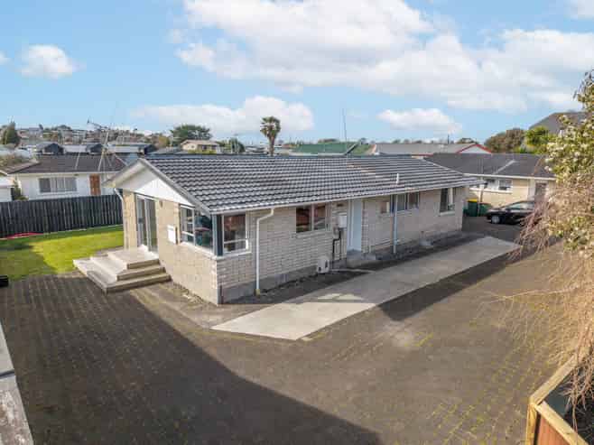 11A Knightsbridge Place, Dinsdale