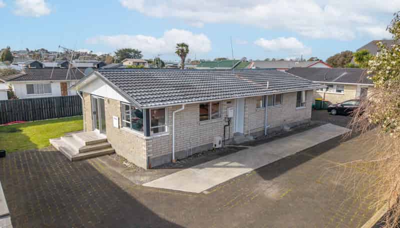 11A Knightsbridge Place, Dinsdale