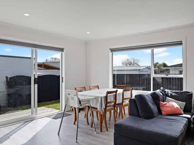 11A Knightsbridge Place, Dinsdale