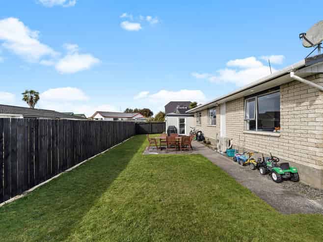 11A Knightsbridge Place, Dinsdale