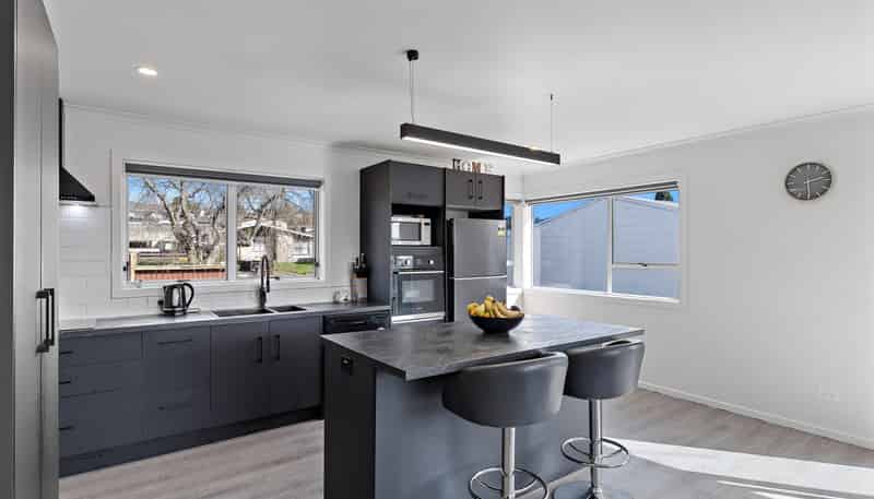 11A Knightsbridge Place, Dinsdale