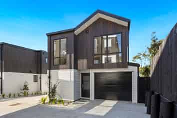 10A Prince Regent Drive, Half Moon Bay