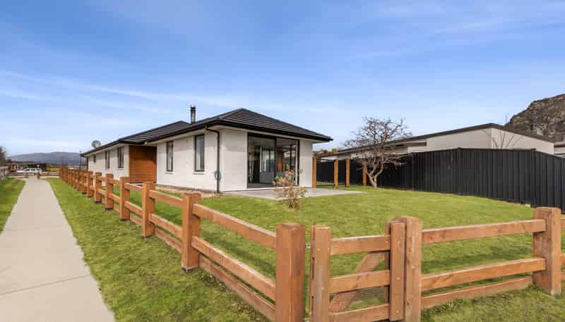 40 Marbleleaf Lane, Albert Town