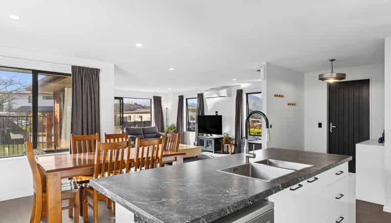 40 Marbleleaf Lane, Albert Town