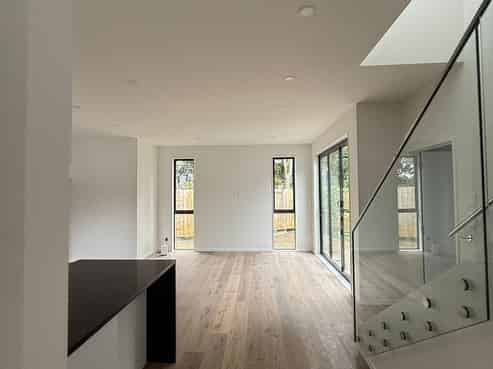 79C Bond Crescent, Forrest Hill