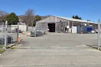 High Stud | Clear Span | Central Location Stoke